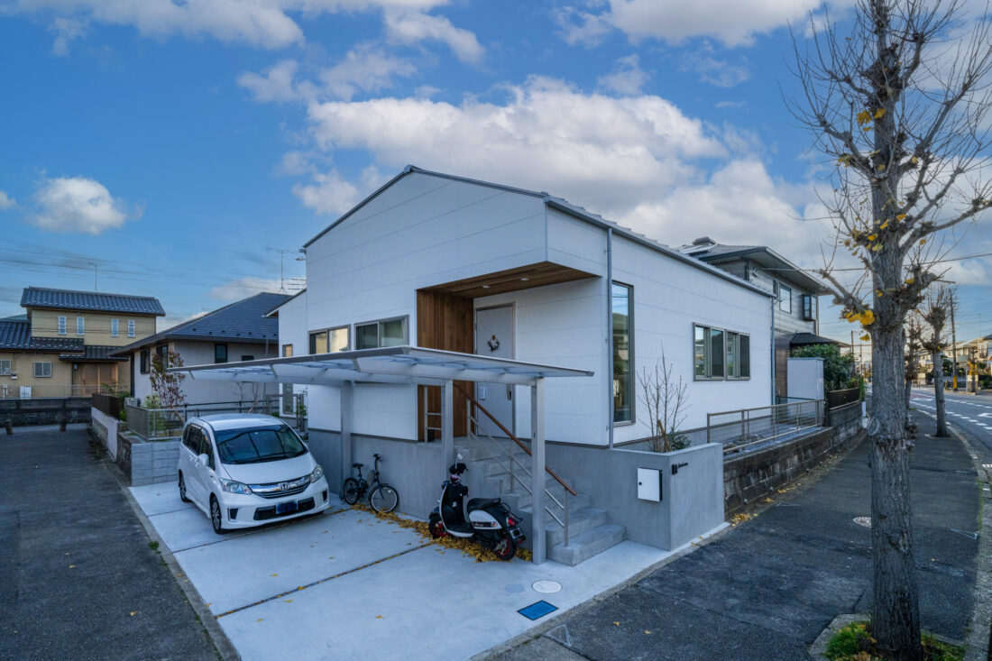 三方向に空間が広がる平屋